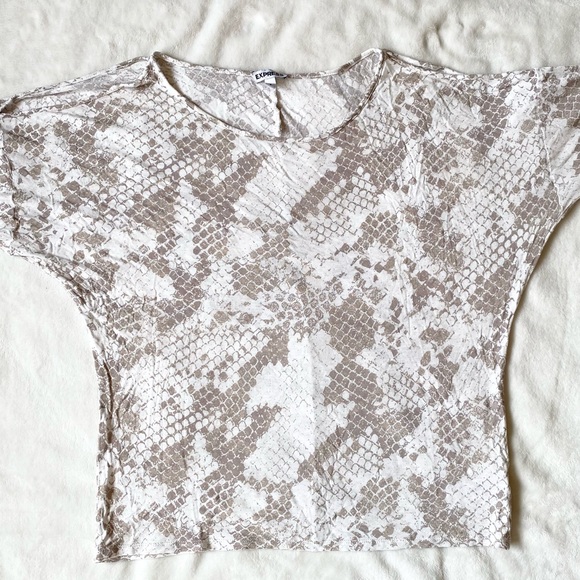 ⭐️ Express Long Sleeve Cold Shoulder Snake Print Long Sleeve Tee Small - Picture 6 of 12